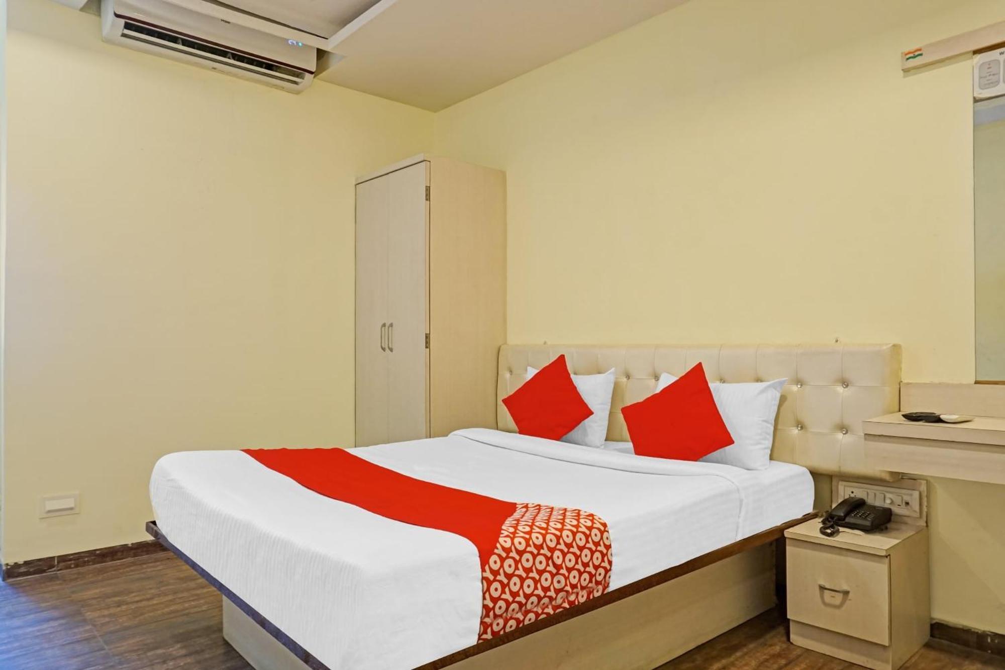 Hotel O 24K Inn Mundhva Dış mekan fotoğraf