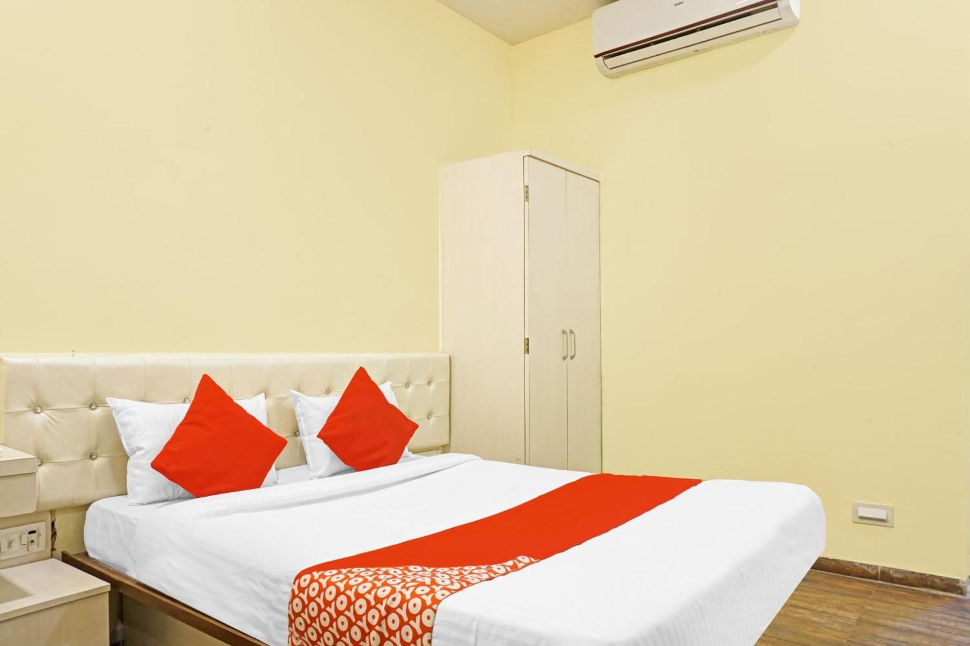 Hotel O 24K Inn Mundhva Dış mekan fotoğraf