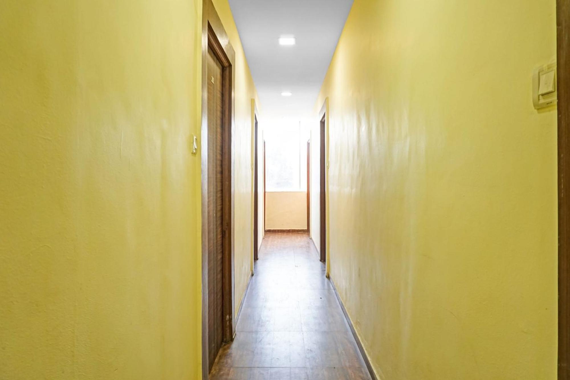 Hotel O 24K Inn Mundhva Dış mekan fotoğraf