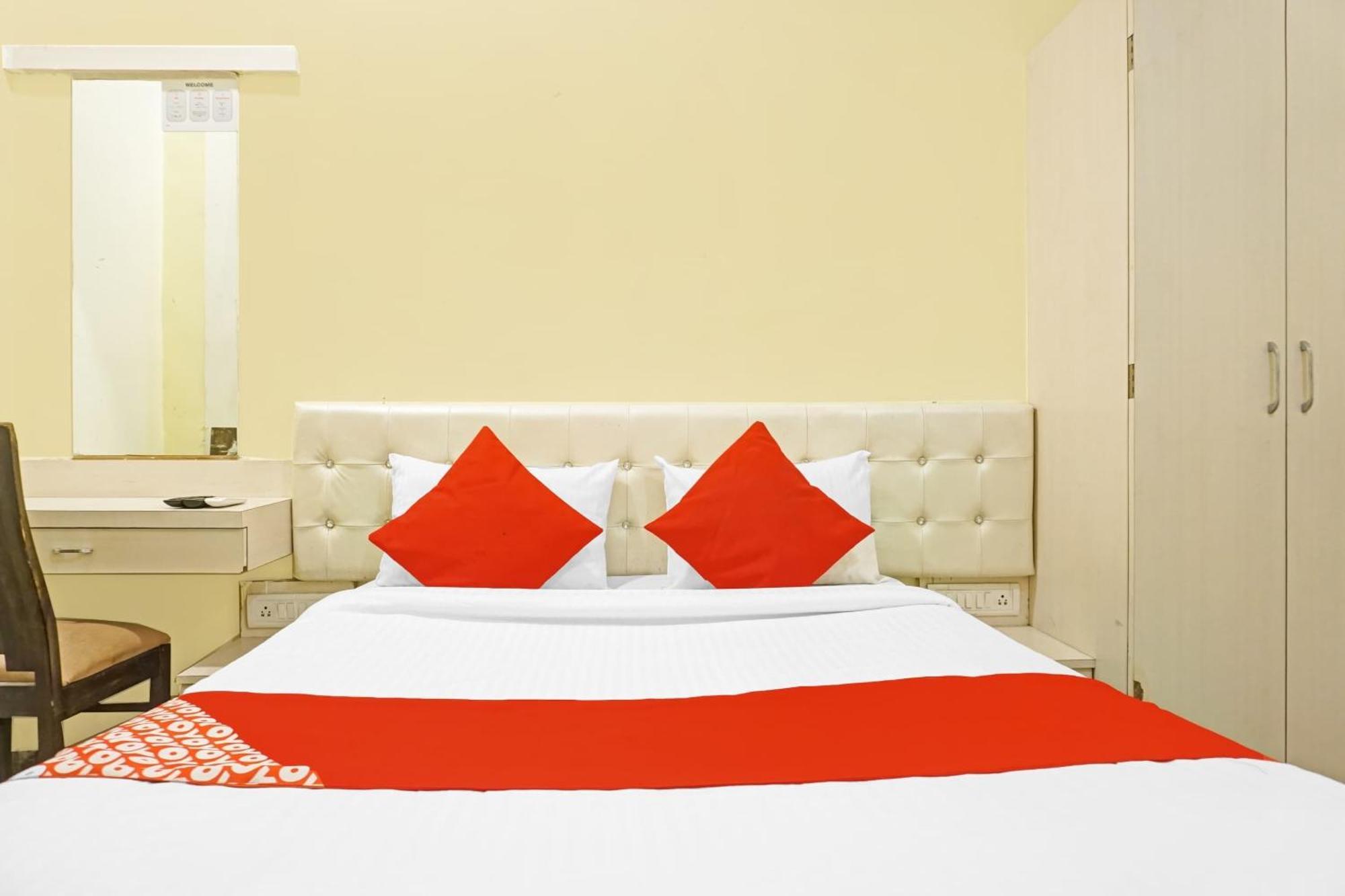 Hotel O 24K Inn Mundhva Dış mekan fotoğraf