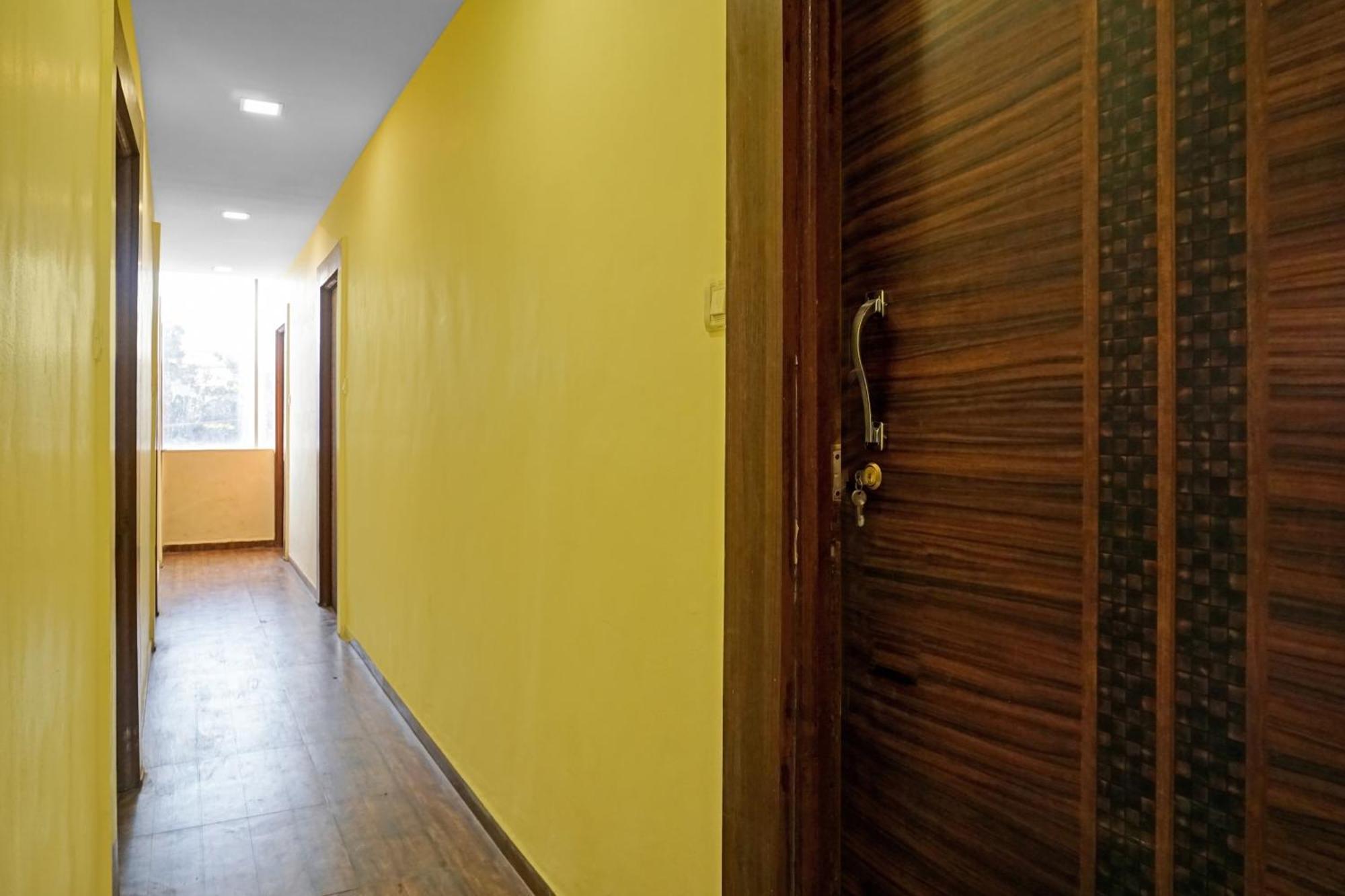 Hotel O 24K Inn Mundhva Dış mekan fotoğraf
