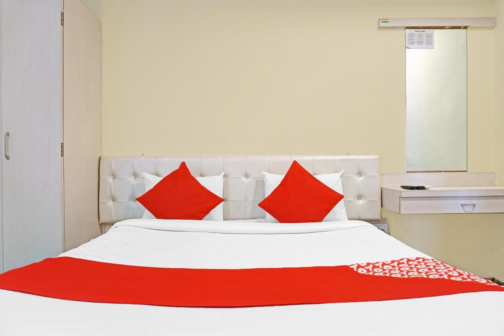 Hotel O 24K Inn Mundhva Dış mekan fotoğraf